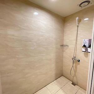 Deluxe Double Room Shower